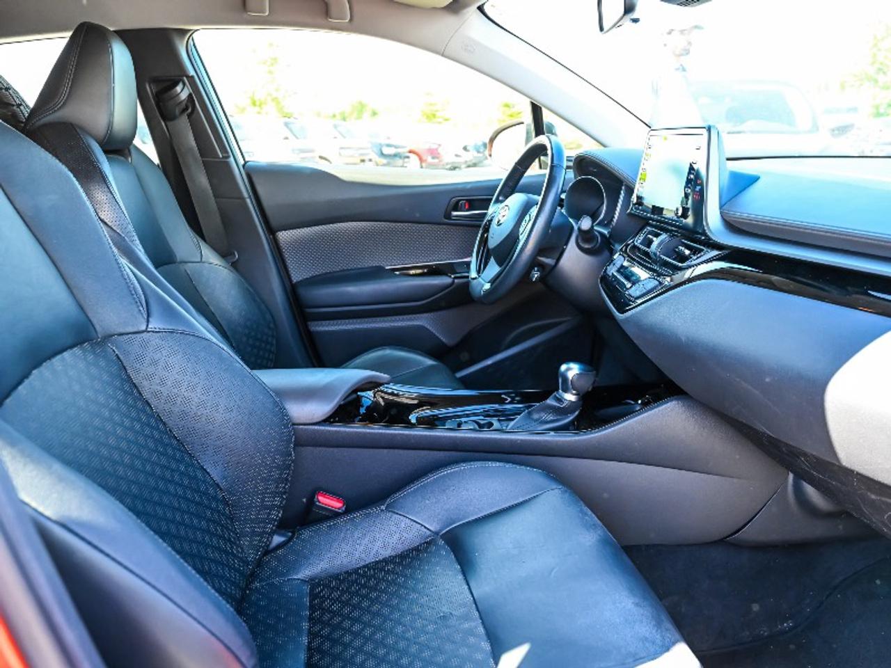 2020 Toyota C-HR LE Photo