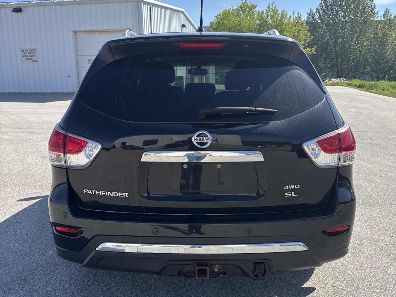 2016 Nissan Pathfinder SL - NO ACCIDENTS - ONE OWNER Photo
