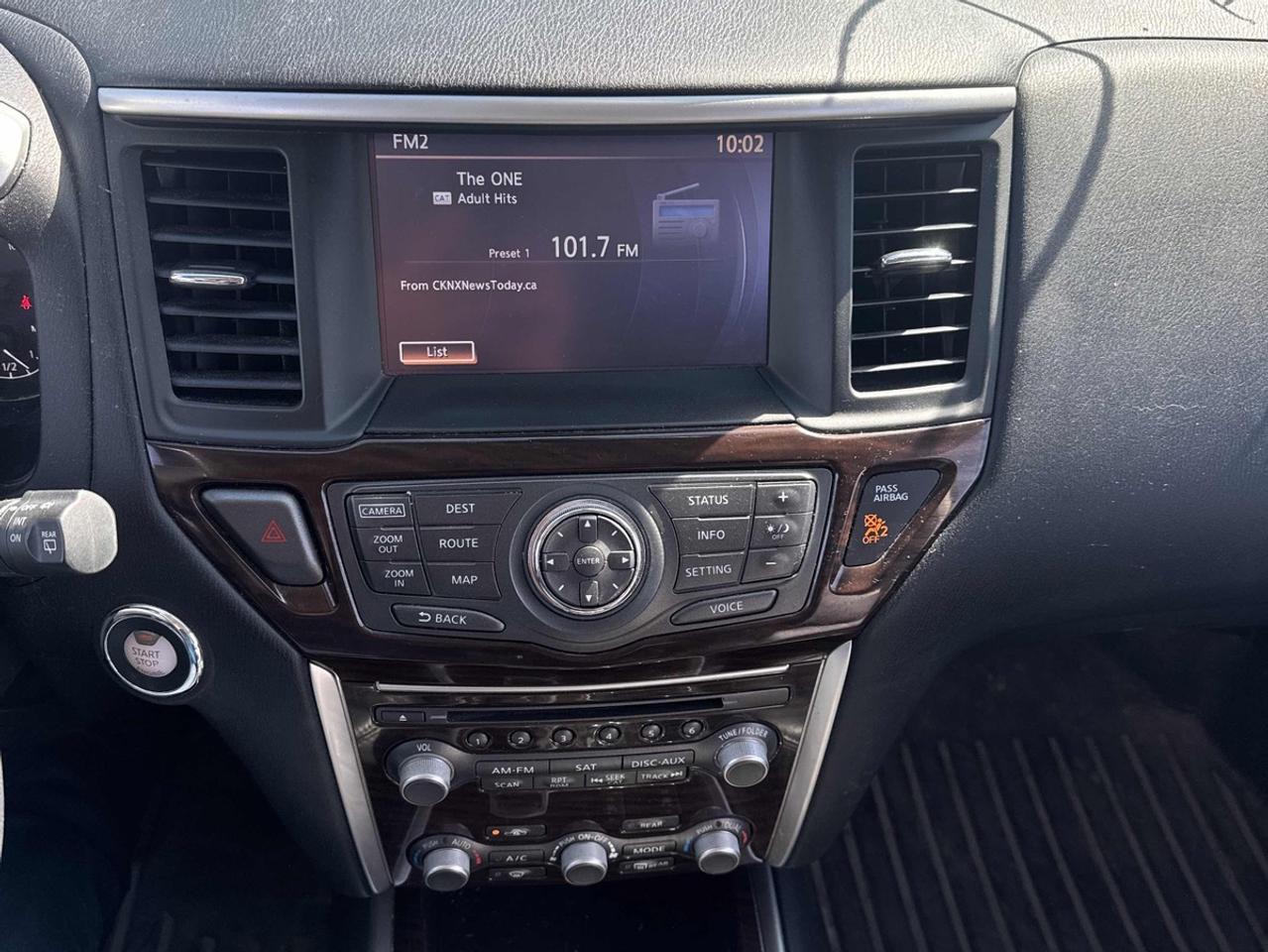 2016 Nissan Pathfinder SL - NO ACCIDENTS - ONE OWNER Photo