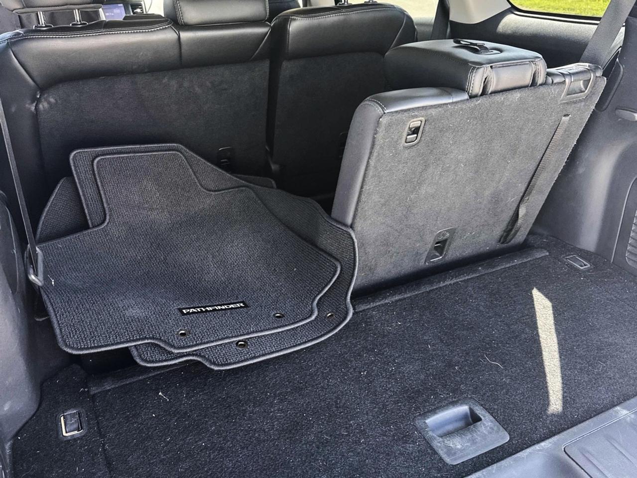 2016 Nissan Pathfinder SL - NO ACCIDENTS - ONE OWNER Photo