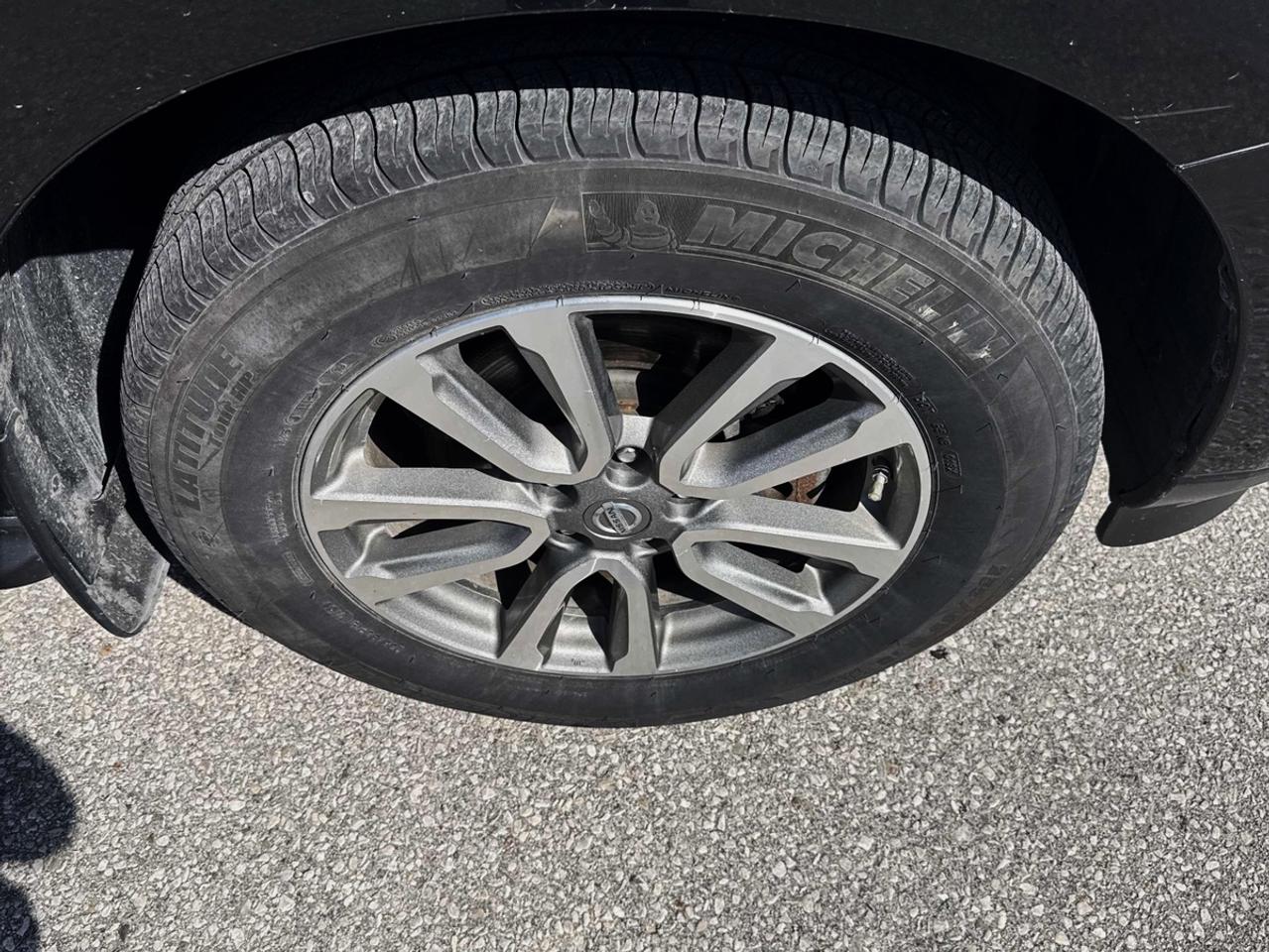 2016 Nissan Pathfinder SL - NO ACCIDENTS - ONE OWNER Photo