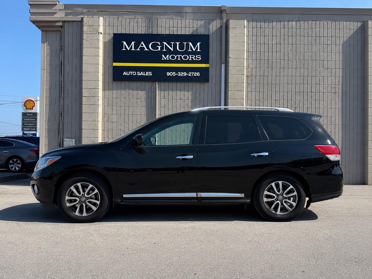 2016 Nissan Pathfinder SL - NO ACCIDENTS - ONE OWNER Photo