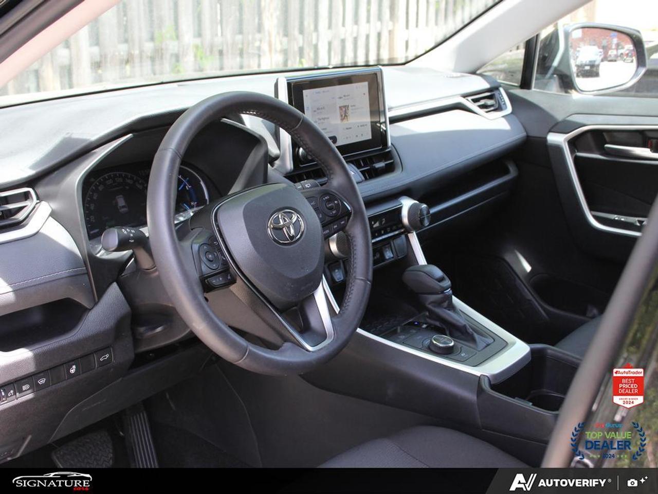 2025 Toyota RAV4 Hybrid XLE AWD No Accident Sunroof Carplay BSM Photo