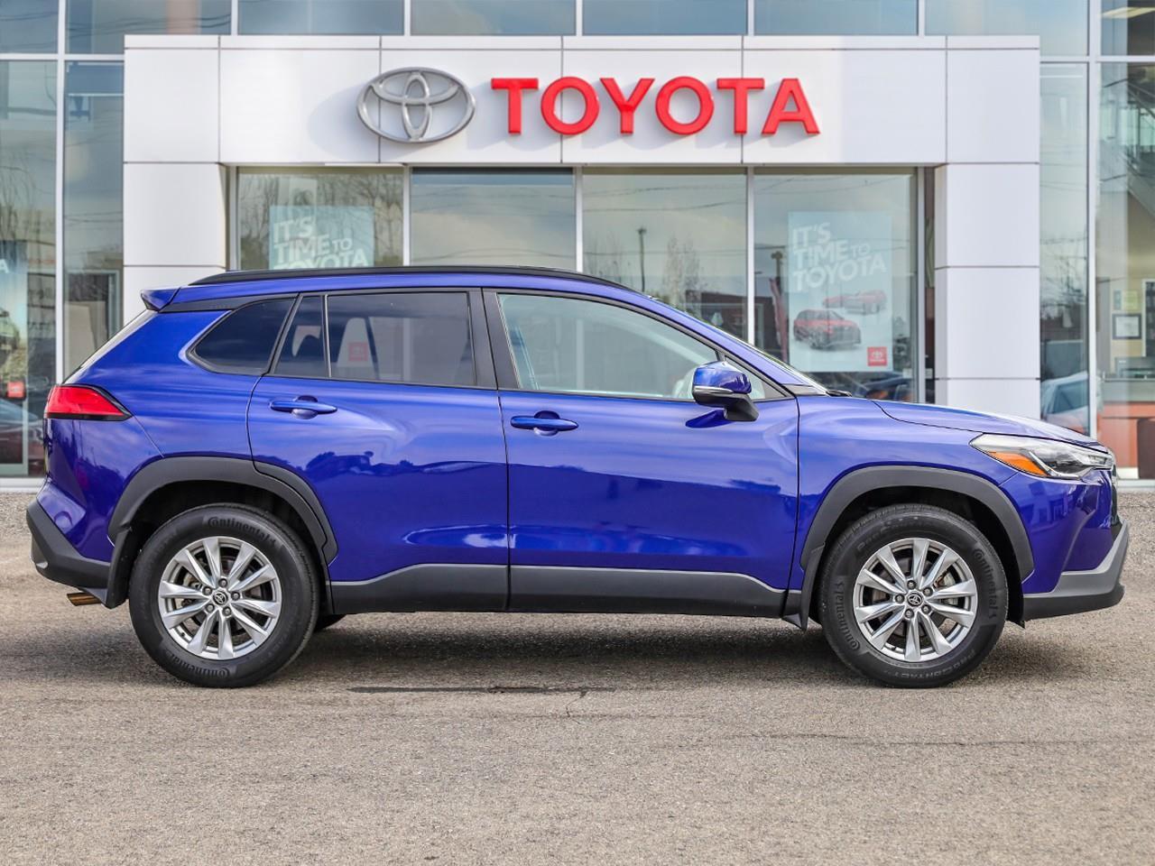 2022 Toyota Corolla Cross LE HEATED CLOTH SEATS-HEATED STEERING WHEEL-SUNROOF-NO ACCIDENTS- Photo2