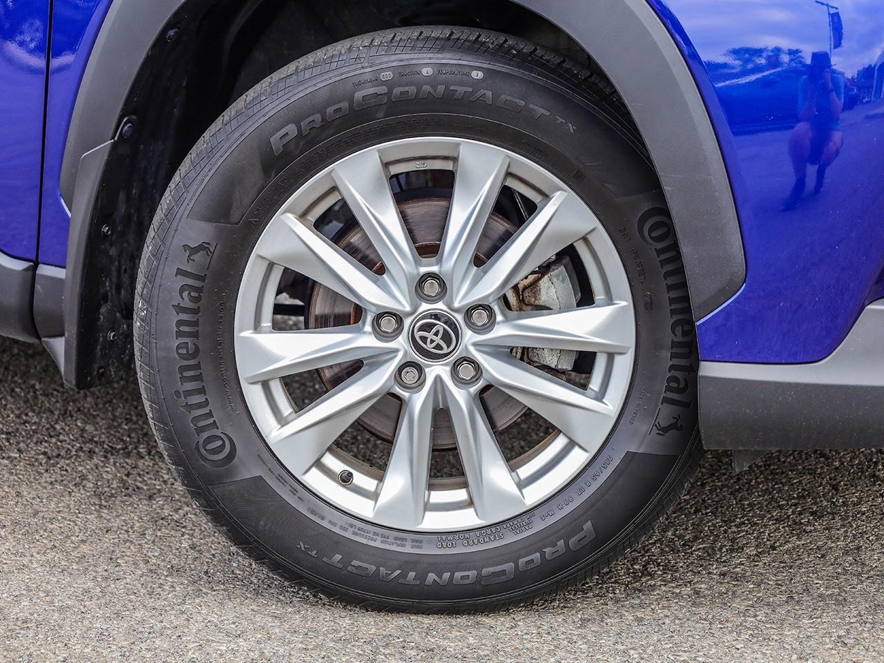 2022 Toyota Corolla Cross LE HEATED CLOTH SEATS-HEATED STEERING WHEEL-SUNROOF-NO ACCIDENTS- Photo