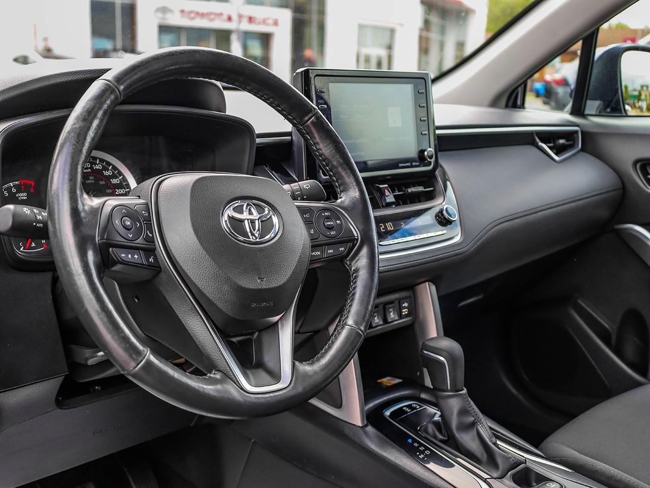 2022 Toyota Corolla Cross LE HEATED CLOTH SEATS-HEATED STEERING WHEEL-SUNROOF-NO ACCIDENTS- Photo