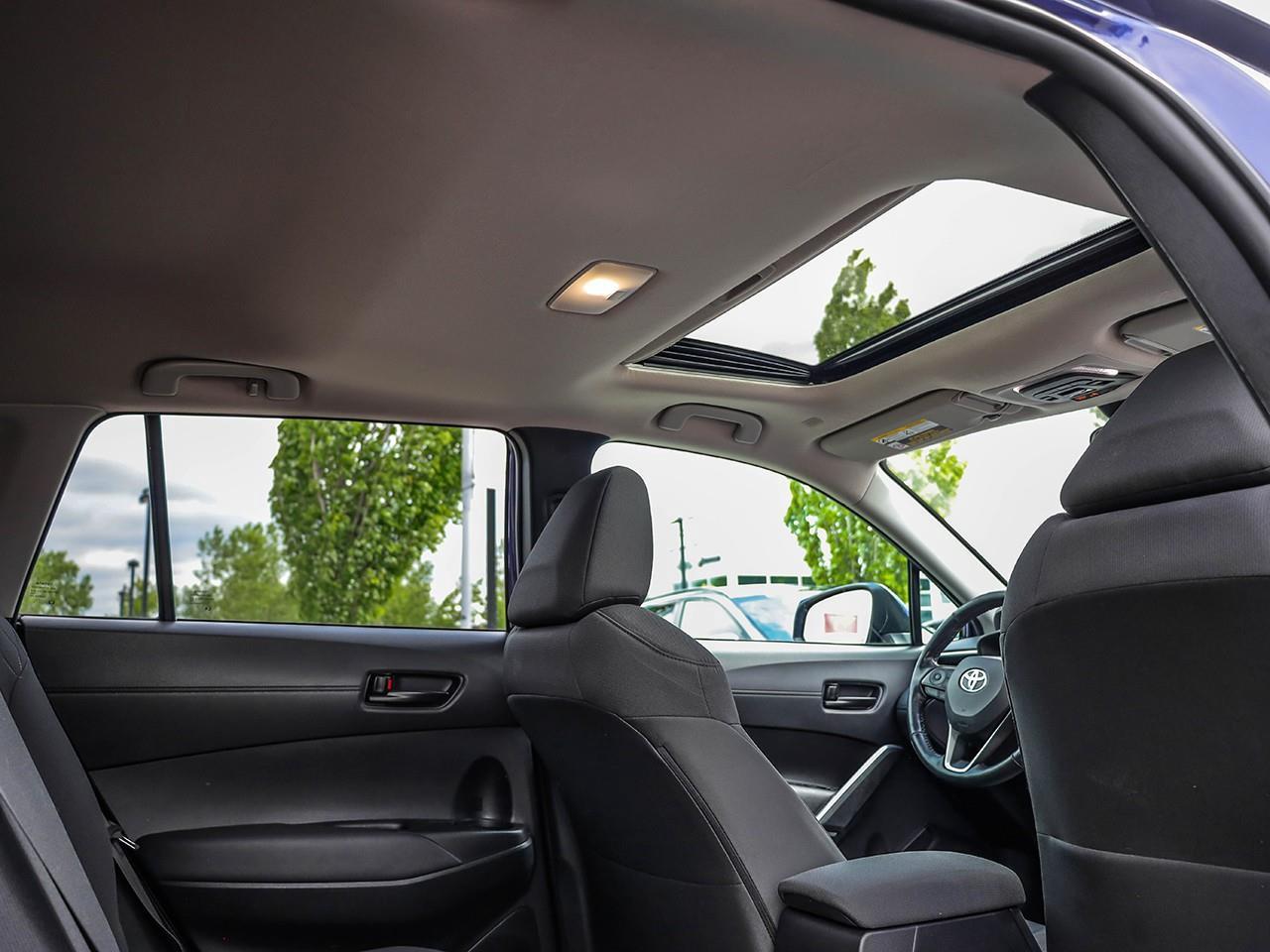 2022 Toyota Corolla Cross LE HEATED CLOTH SEATS-HEATED STEERING WHEEL-SUNROOF-NO ACCIDENTS- Photo