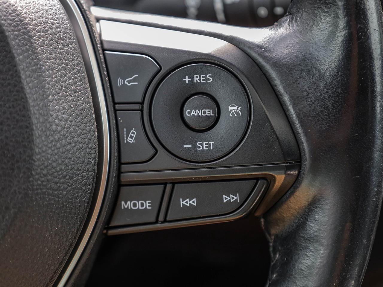 2022 Toyota Corolla Cross LE HEATED CLOTH SEATS-HEATED STEERING WHEEL-SUNROOF-NO ACCIDENTS- Photo