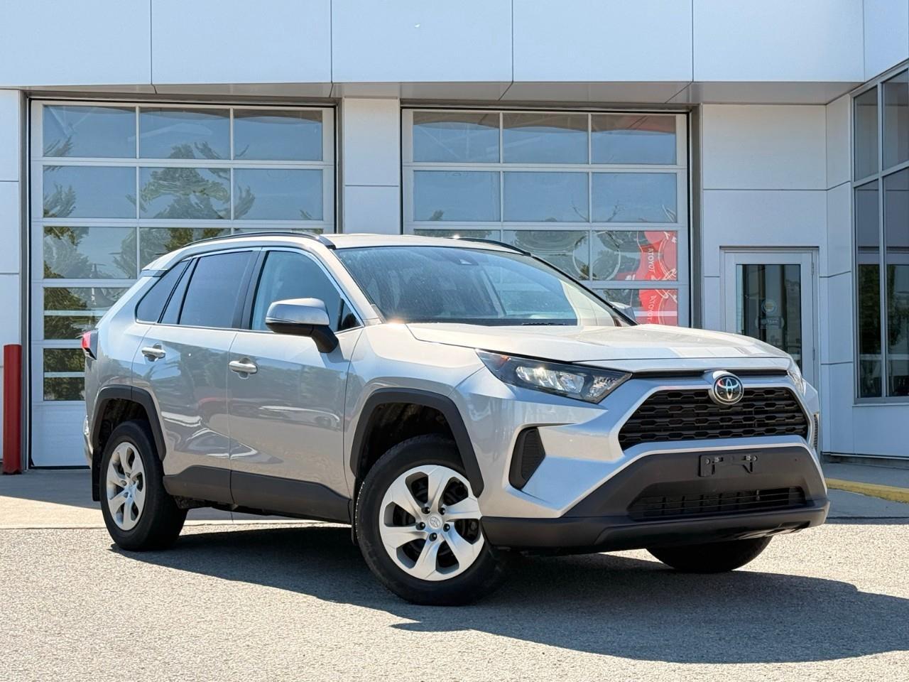 2021 Toyota RAV4 LE Photo
