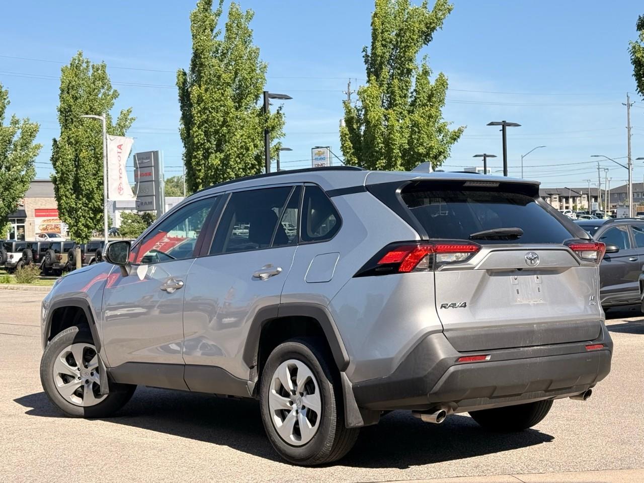 2021 Toyota RAV4 LE Photo
