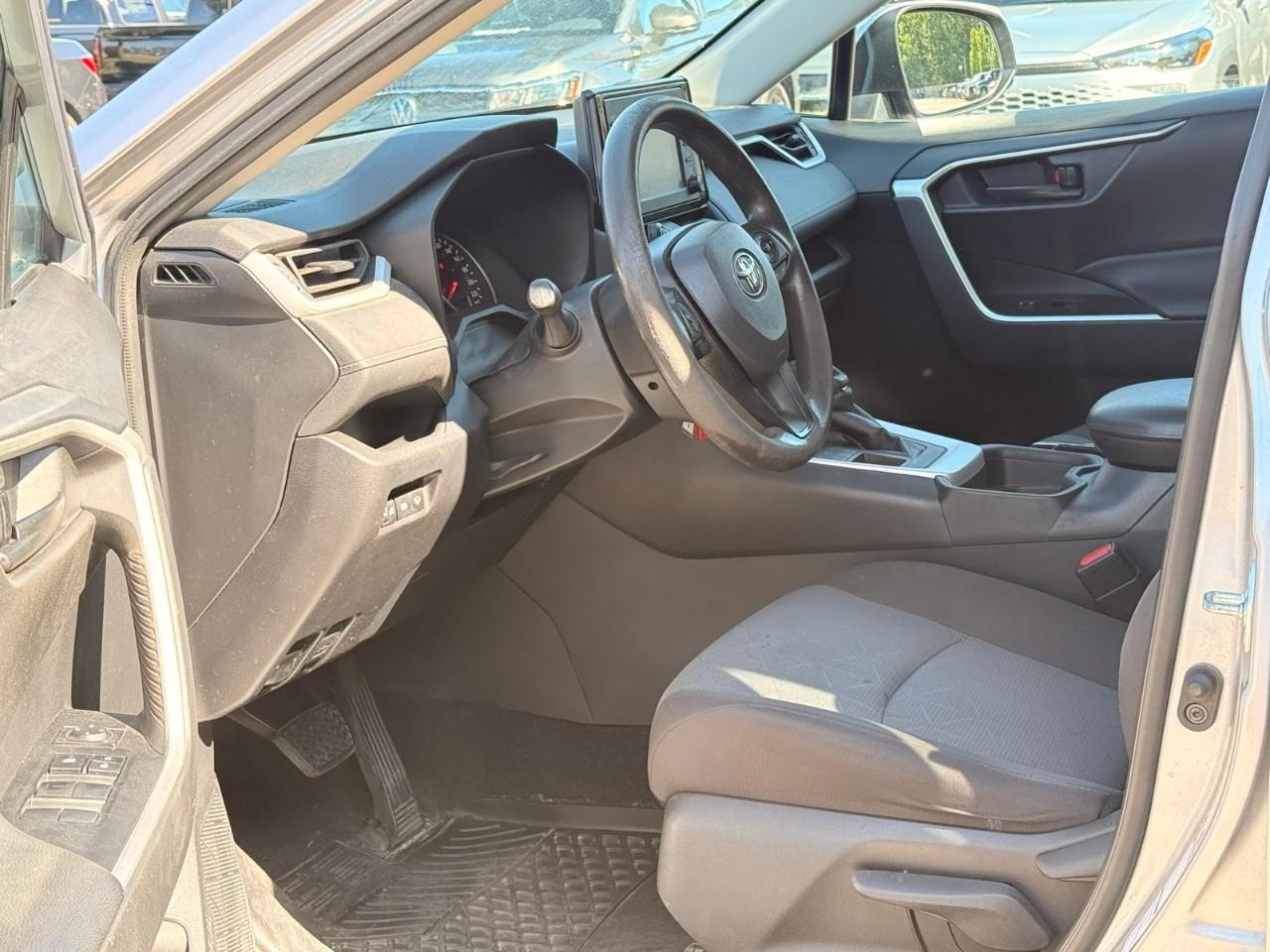 2021 Toyota RAV4 LE Photo