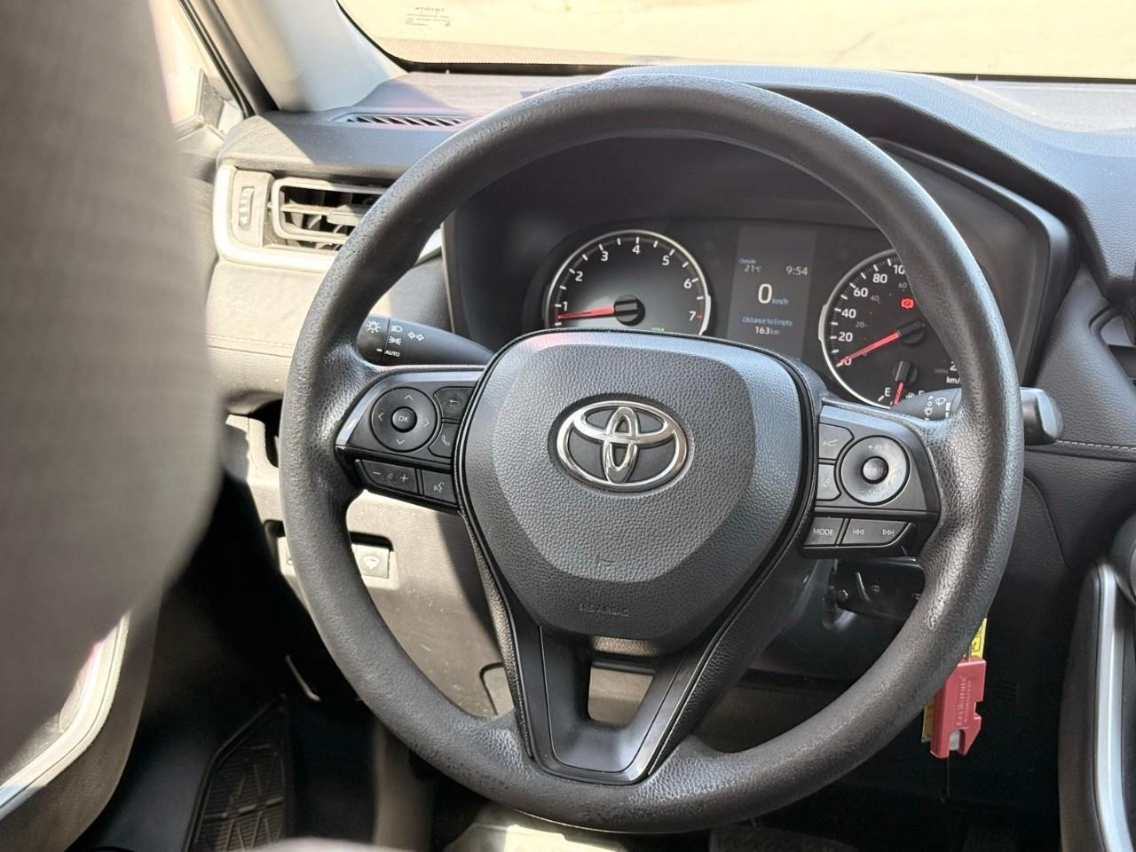 2021 Toyota RAV4 LE Photo