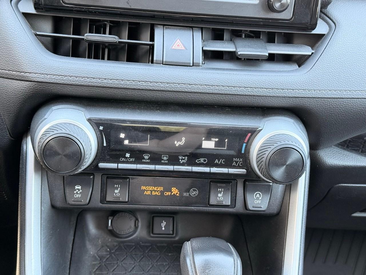 2021 Toyota RAV4 LE Photo