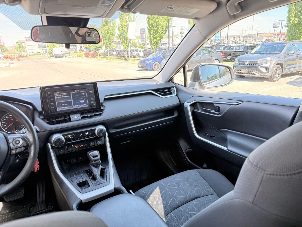 2021 Toyota RAV4 LE Photo