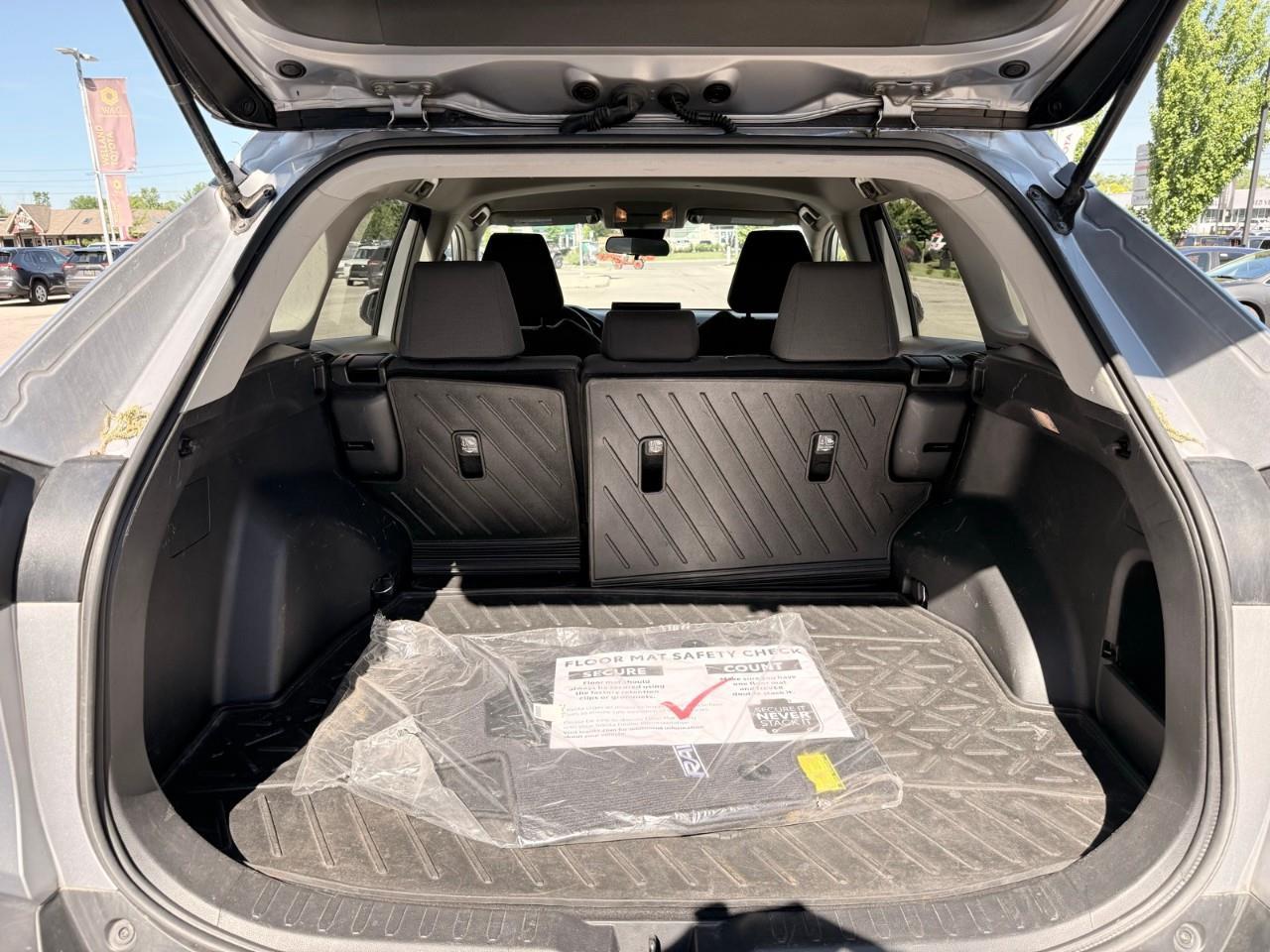 2021 Toyota RAV4 LE Photo