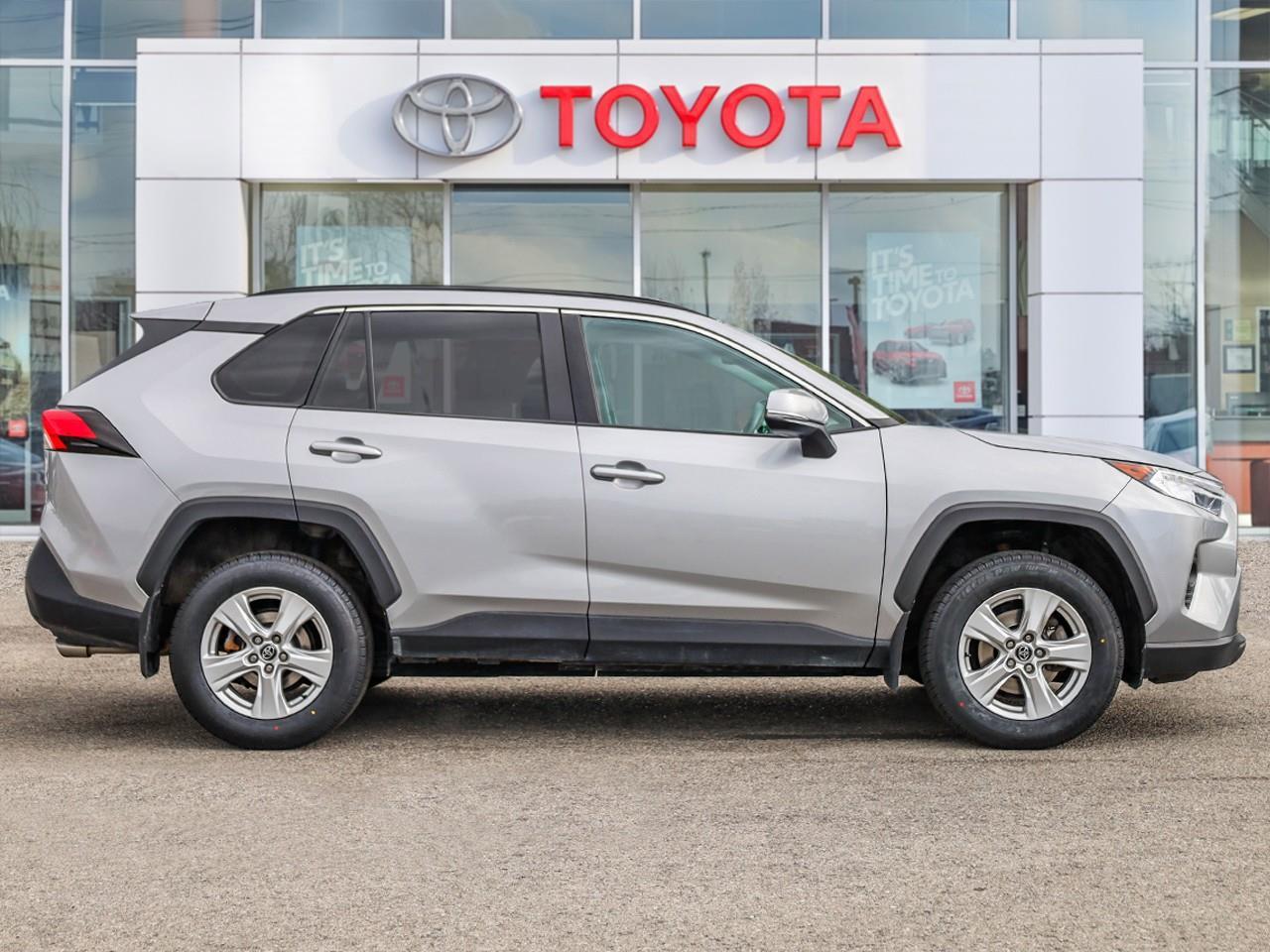 2020 Toyota RAV4 XLE HEATED STEERING WHEEL-SUNROOF-HEATED CLOTH SEATS-LANE KEEP ASSIST- Photo2