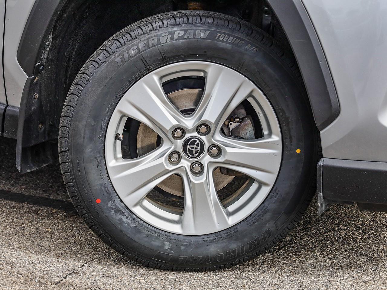 2020 Toyota RAV4 XLE HEATED STEERING WHEEL-SUNROOF-HEATED CLOTH SEATS-LANE KEEP ASSIST- Photo