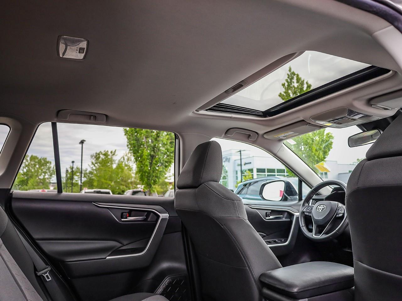 2020 Toyota RAV4 XLE HEATED STEERING WHEEL-SUNROOF-HEATED CLOTH SEATS-LANE KEEP ASSIST- Photo