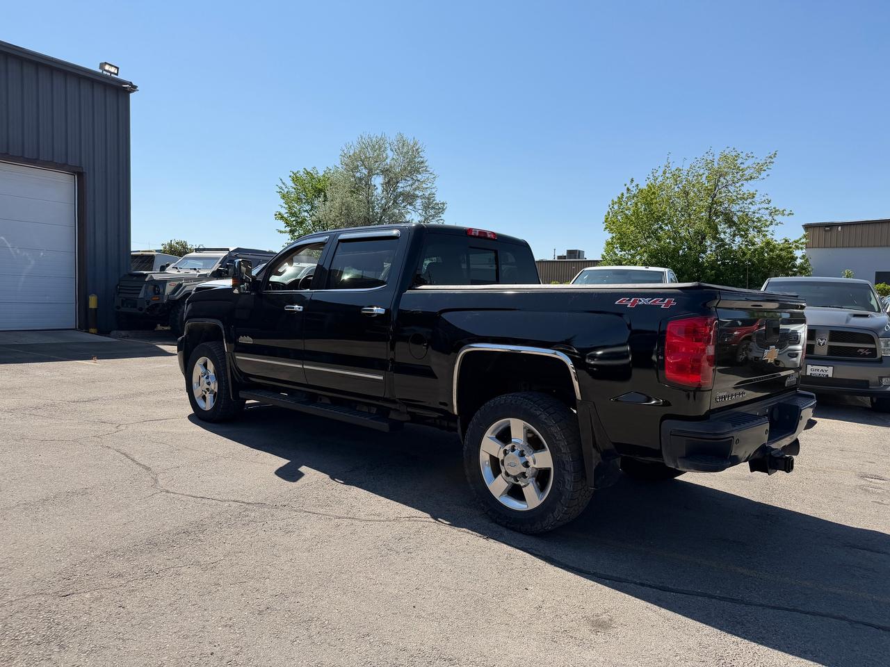2016 Chevrolet Silverado 2500 4WD DIESEL 153" High Country Photo4