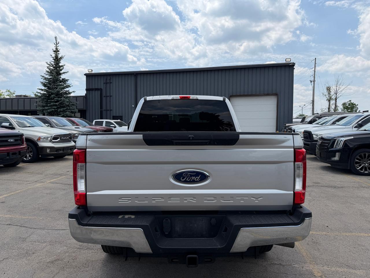 2017 Ford SUPER DUTY F-250 SRW XLT DIESEL 6.75' Box Photo4