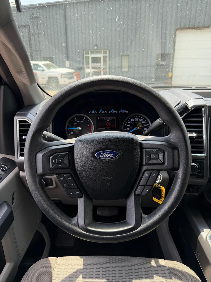2017 Ford SUPER DUTY F-250 SRW XLT DIESEL 6.75' Box Photo