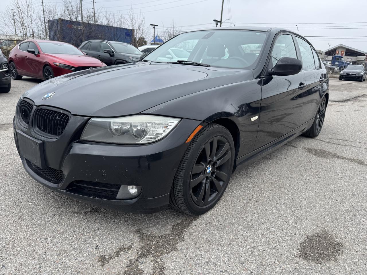 2011 BMW 3 Series 323i Photo0