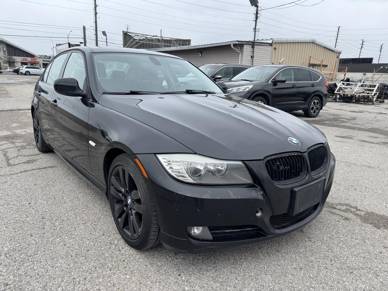 2011 BMW 3 Series 323i Photo