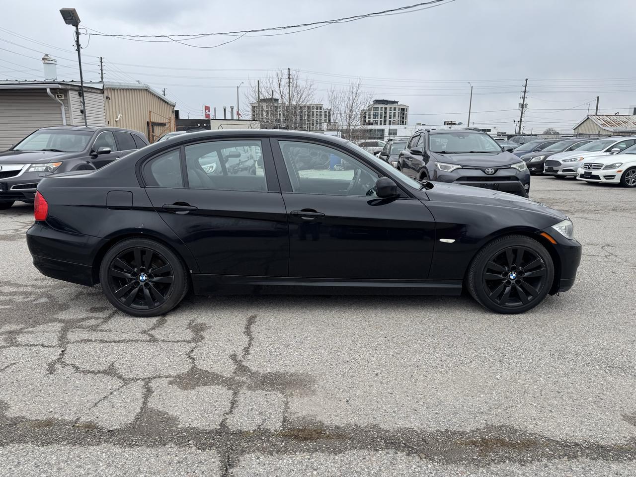 2011 BMW 3 Series 323i Photo