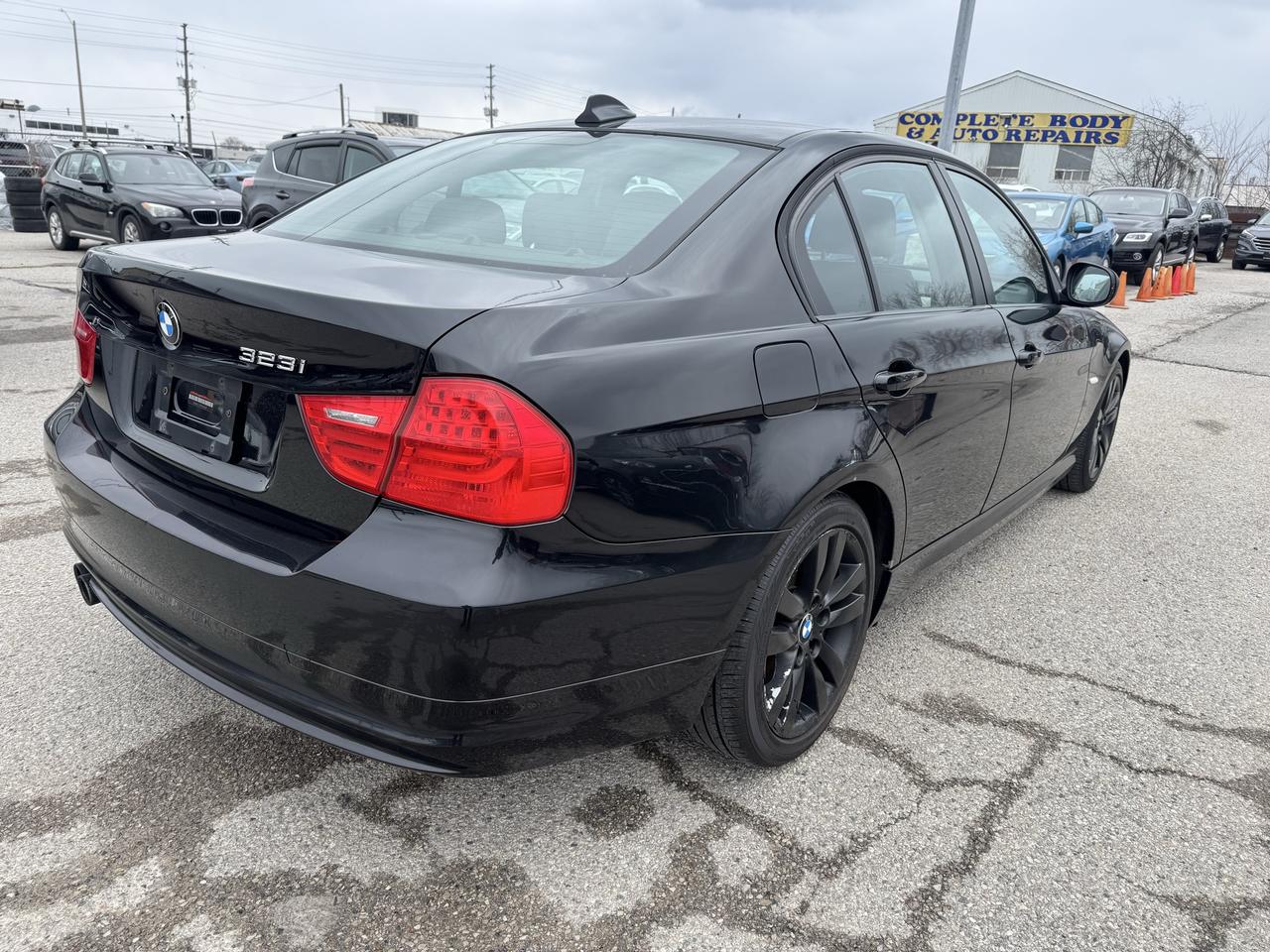 2011 BMW 3 Series 323i Photo