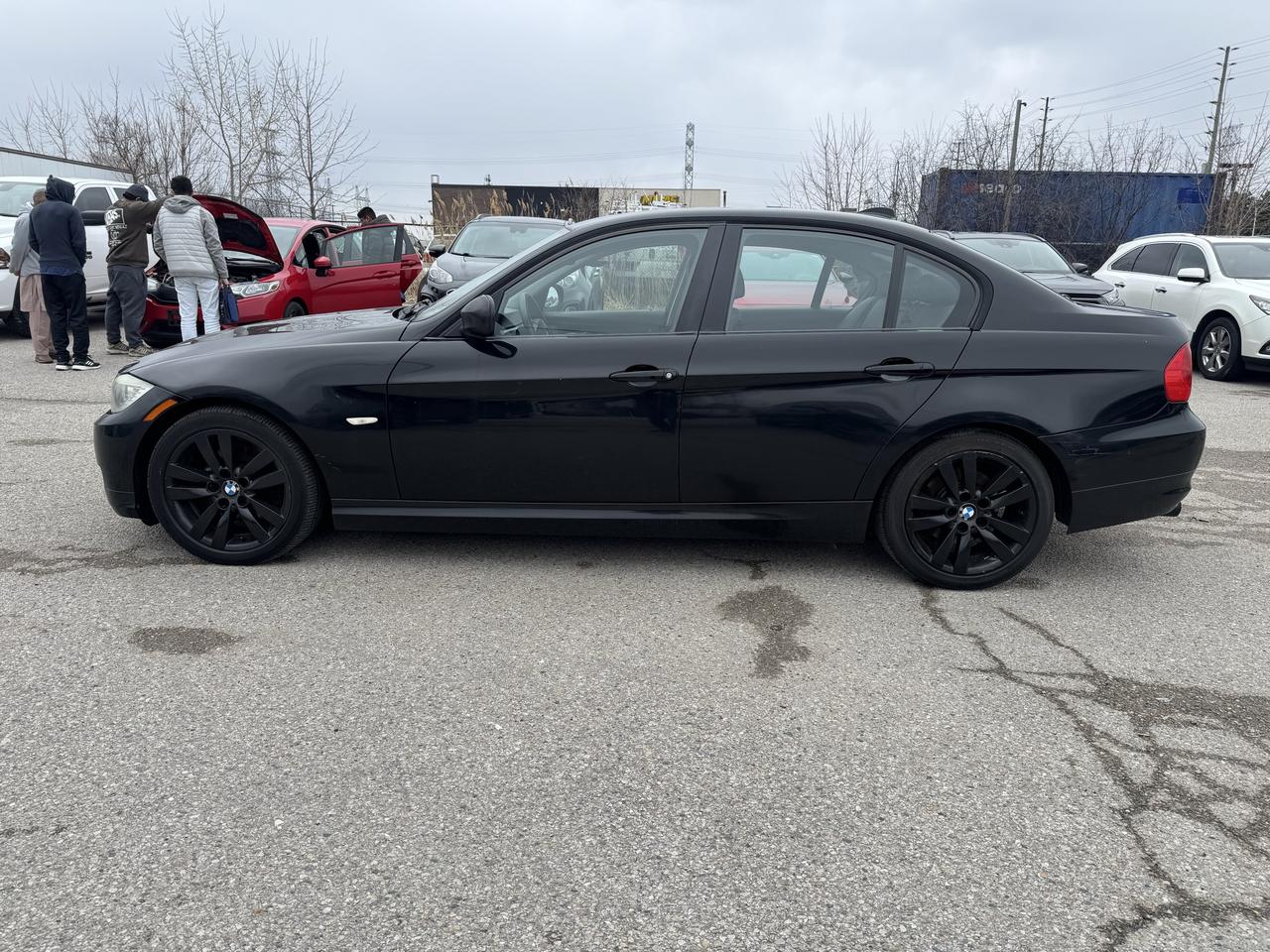 2011 BMW 3 Series 323i Photo