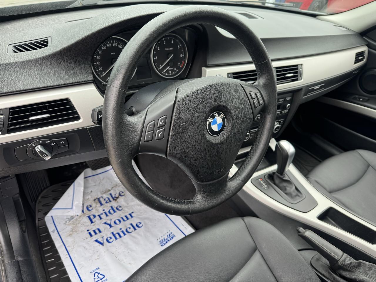 2011 BMW 3 Series 323i Photo