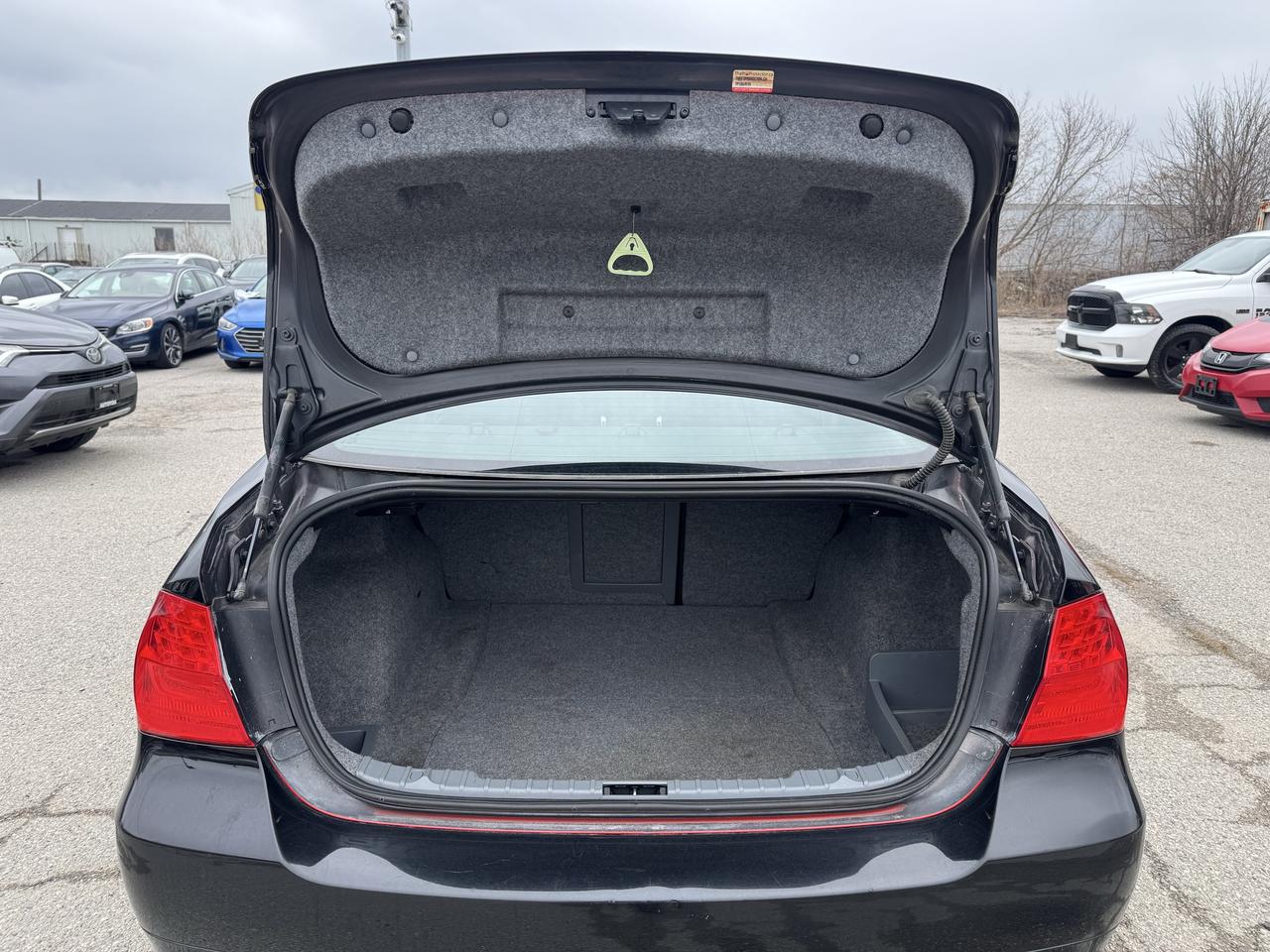 2011 BMW 3 Series 323i Photo