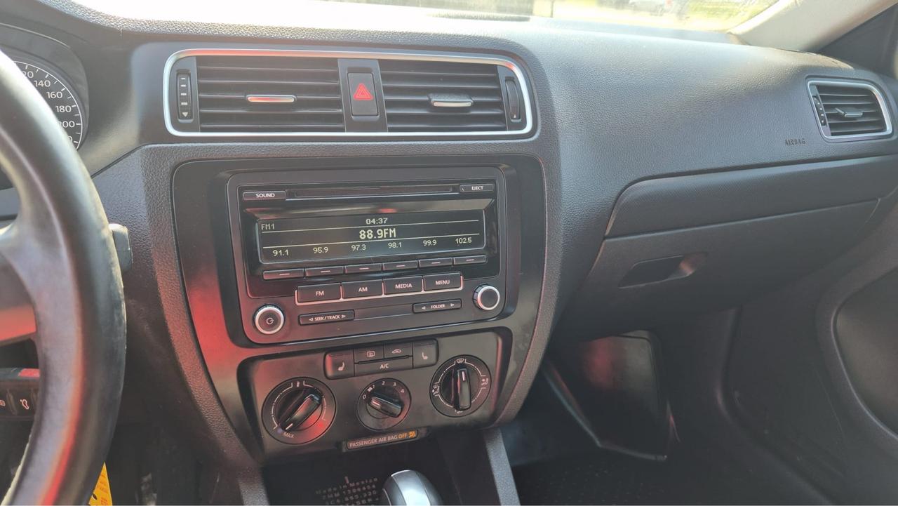 2013 Volkswagen Jetta Trendline+, SEDAN, AUTO, 4 CYL, AS IS SPECIAL Photo