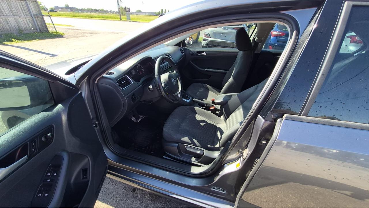 2013 Volkswagen Jetta Trendline+, SEDAN, AUTO, 4 CYL, AS IS SPECIAL Photo