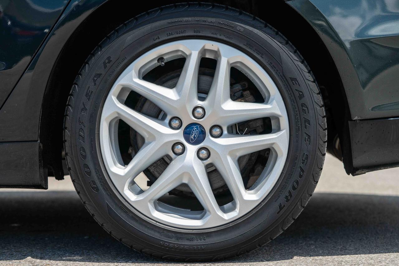 2014 Ford Fusion SE Photo