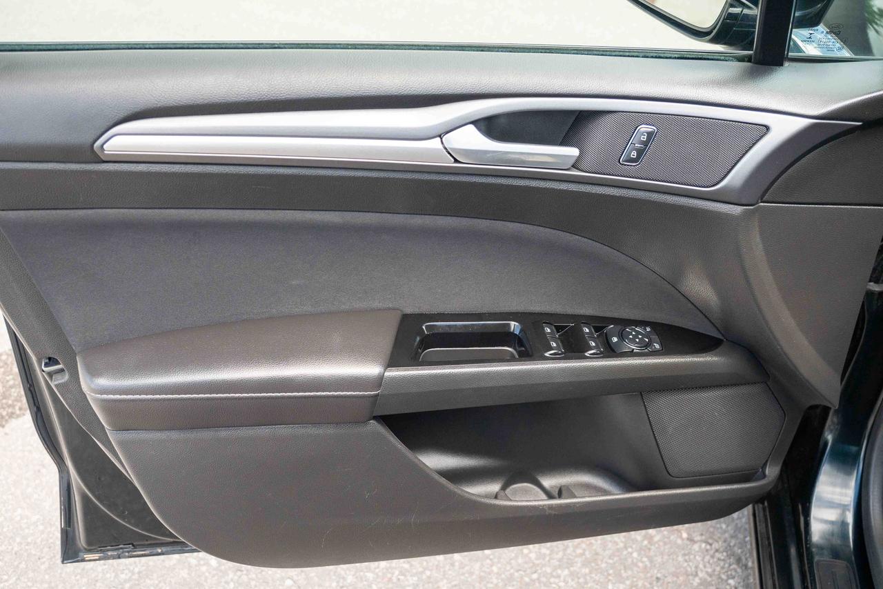 2014 Ford Fusion SE Photo