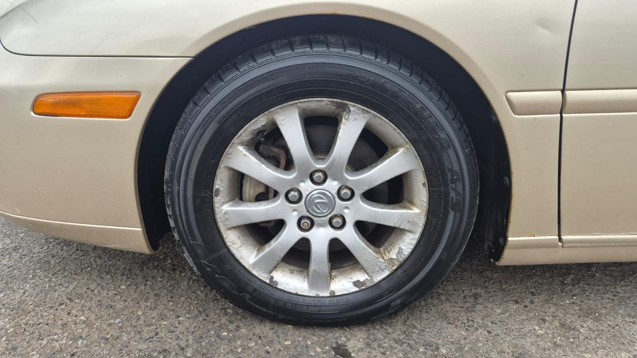 2002 Lexus ES 300 LEATHER, LOADED, RELIABLE, RUNS WELL, AS IS Photo