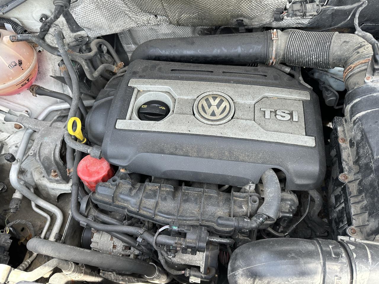 2016 Volkswagen Tiguan COMFORTLINE, AWD, ENGINE NEEDS REPAIR, AS IS Photo