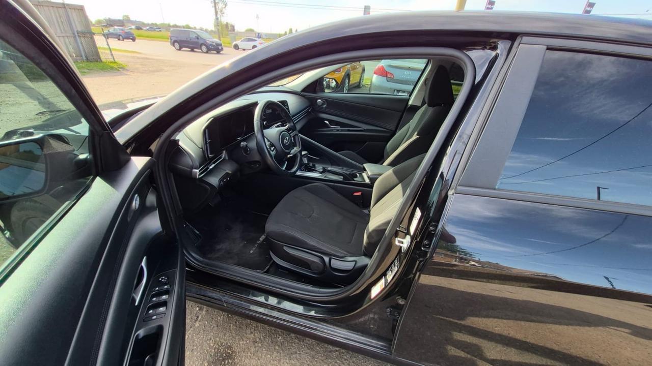 2021 Hyundai Elantra PREFERRED, AUTO, SEDAN, 4CYL, ONLY 129KMS, CERT Photo