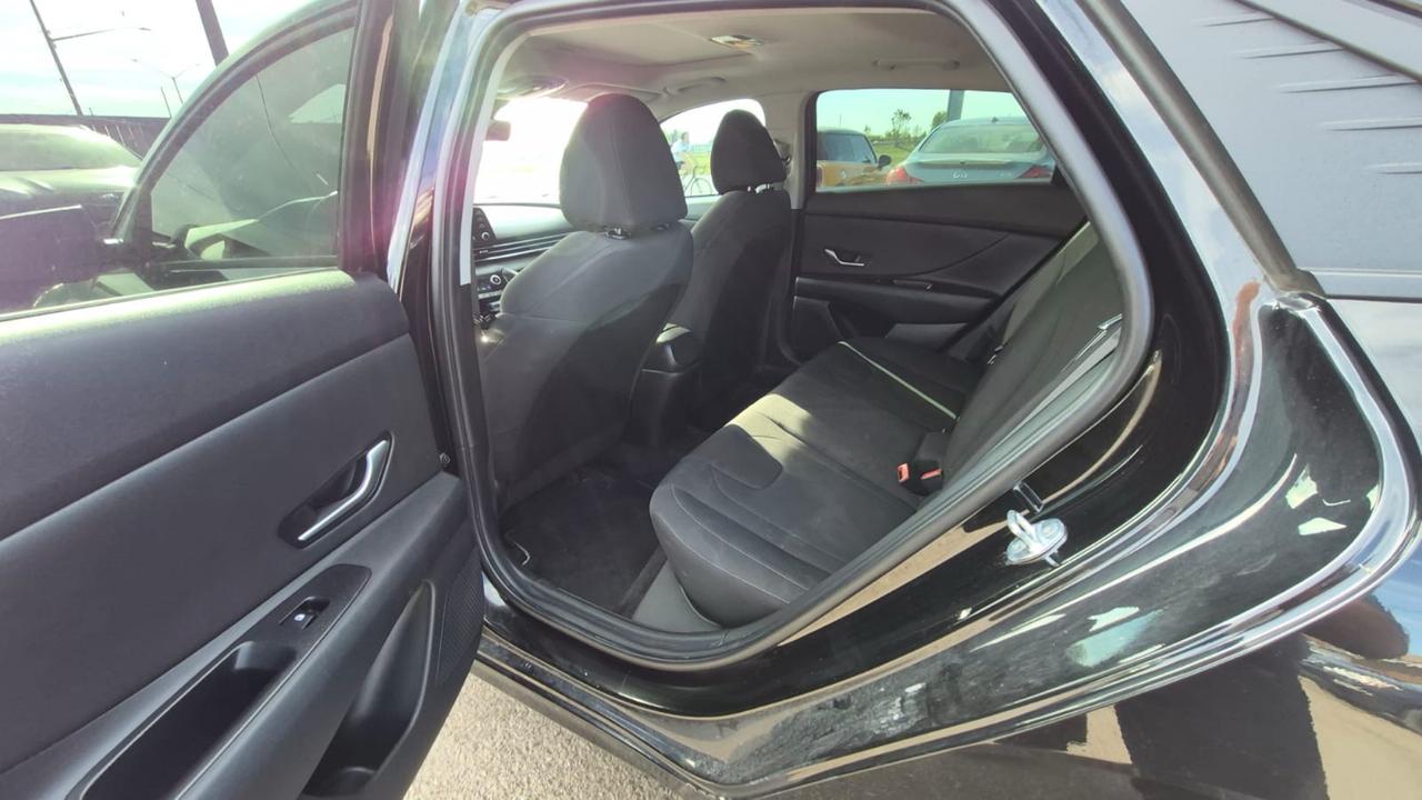 2021 Hyundai Elantra PREFERRED, AUTO, SEDAN, 4CYL, ONLY 129KMS, CERT Photo