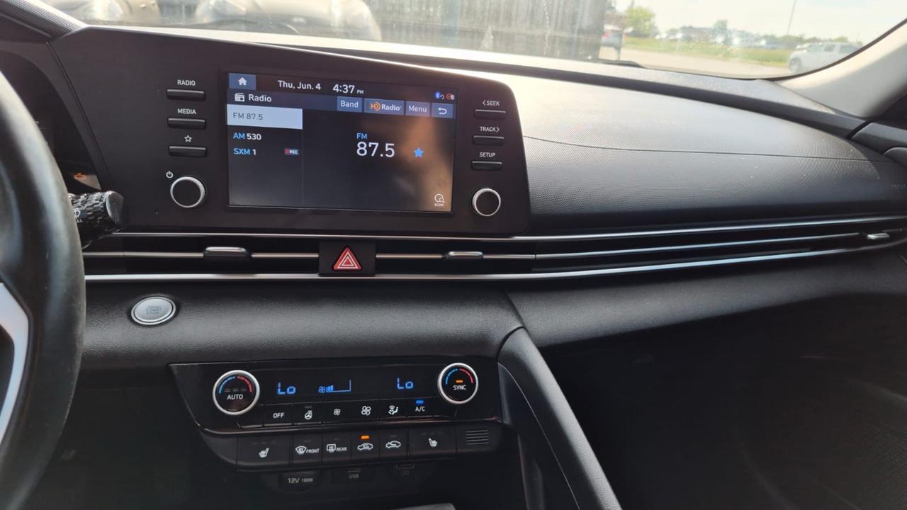 2021 Hyundai Elantra PREFERRED, AUTO, SEDAN, 4CYL, ONLY 129KMS, CERT Photo