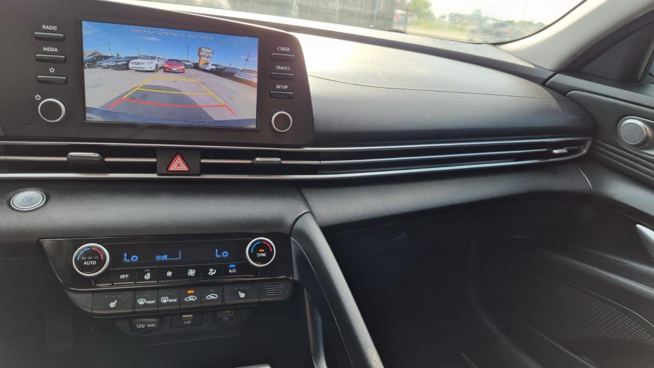 2021 Hyundai Elantra PREFERRED, AUTO, SEDAN, 4CYL, ONLY 129KMS, CERT Photo