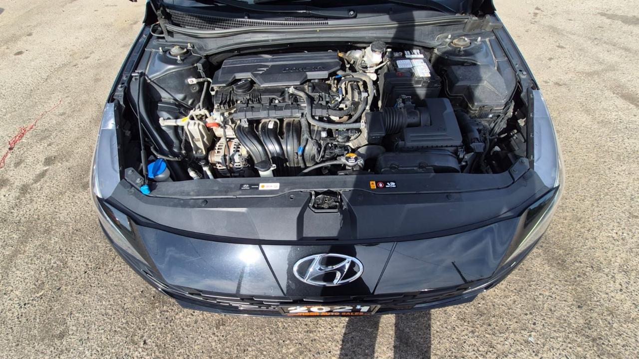 2021 Hyundai Elantra PREFERRED, AUTO, SEDAN, 4CYL, ONLY 129KMS, CERT Photo