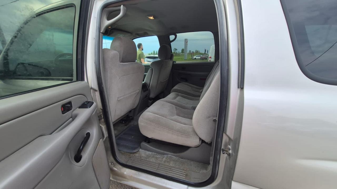 2004 GMC Yukon XL SLE 4X4, V8, EXTENDED, 7 PASS, RUNS WELL, AS IS Photo