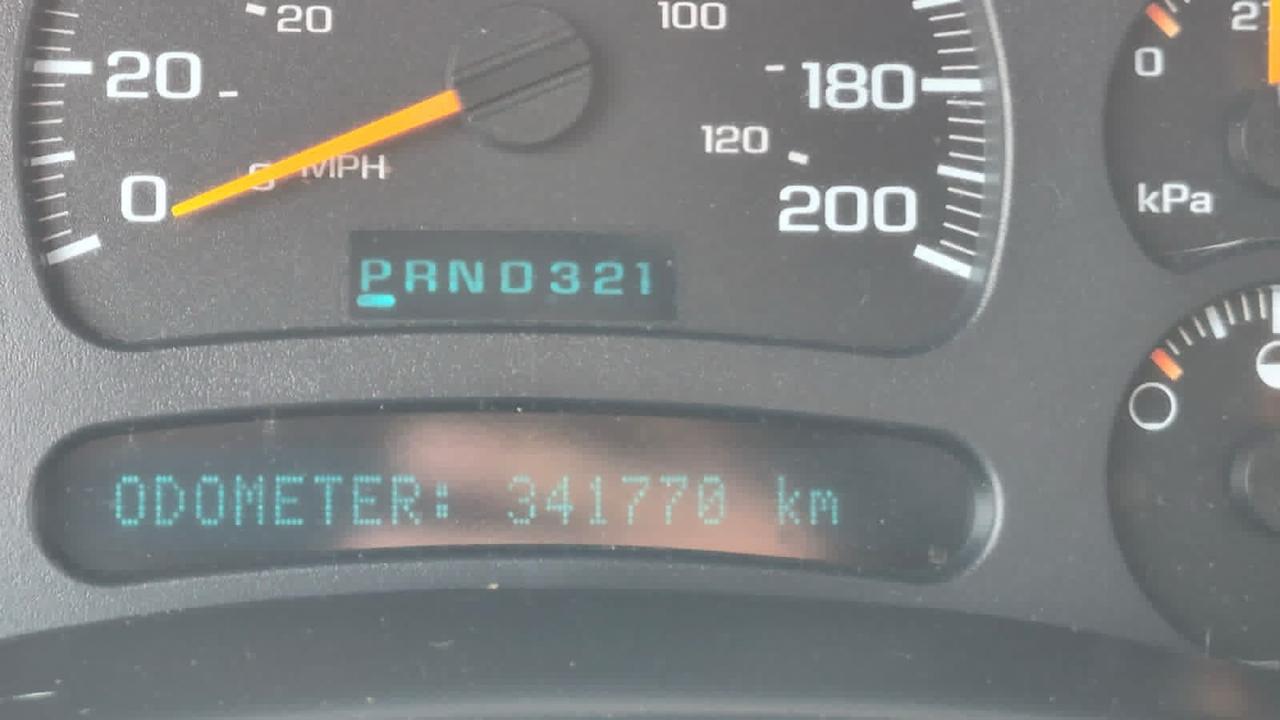 2004 GMC Yukon XL SLE 4X4, V8, EXTENDED, 7 PASS, RUNS WELL, AS IS Photo