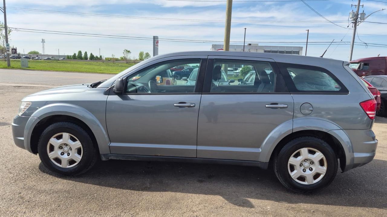 2010 Dodge Journey SE, LOW KMS, ONLY 82,000KMS, AUTO, 4 CYL, CERT Photo
