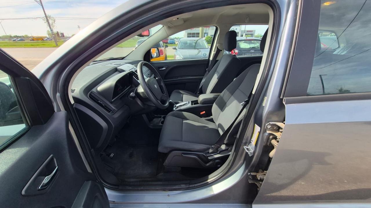 2010 Dodge Journey SE, LOW KMS, ONLY 82,000KMS, AUTO, 4 CYL, CERT Photo