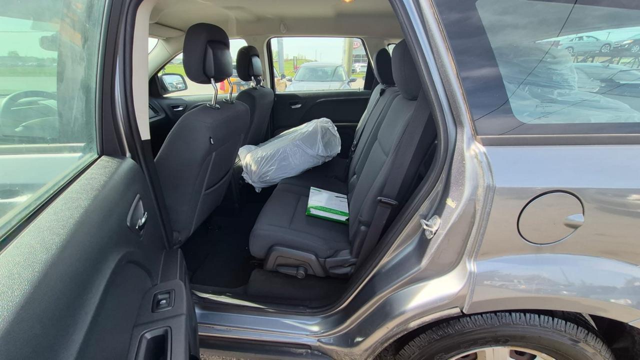 2010 Dodge Journey SE, LOW KMS, ONLY 82,000KMS, AUTO, 4 CYL, CERT Photo
