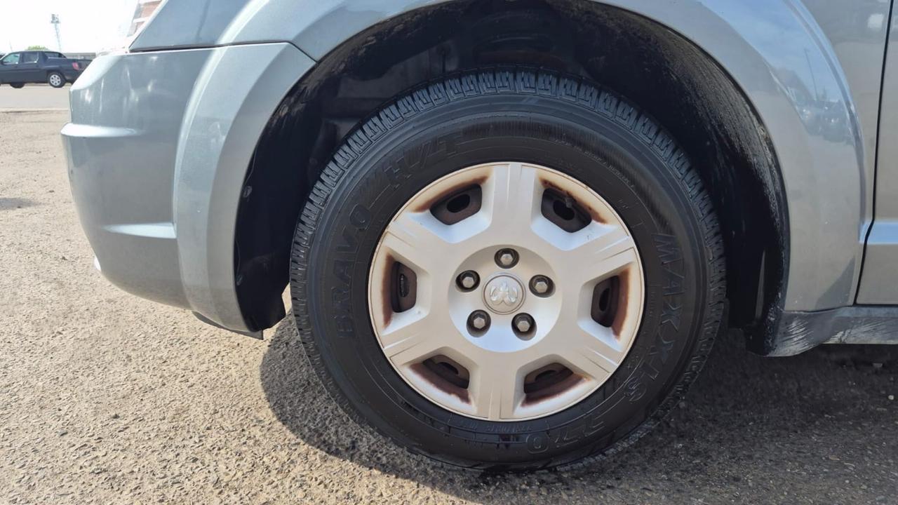2010 Dodge Journey SE, LOW KMS, ONLY 82,000KMS, AUTO, 4 CYL, CERT Photo