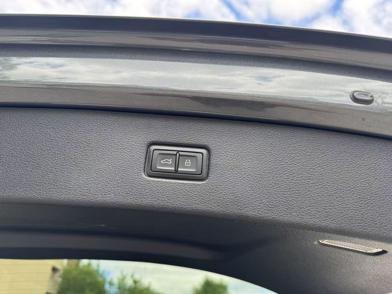 2017 Audi Q7 quattro 4dr 3.0T Technik Photo